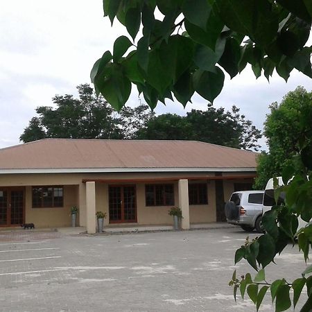 Larissa Hotel Maun Exterior foto